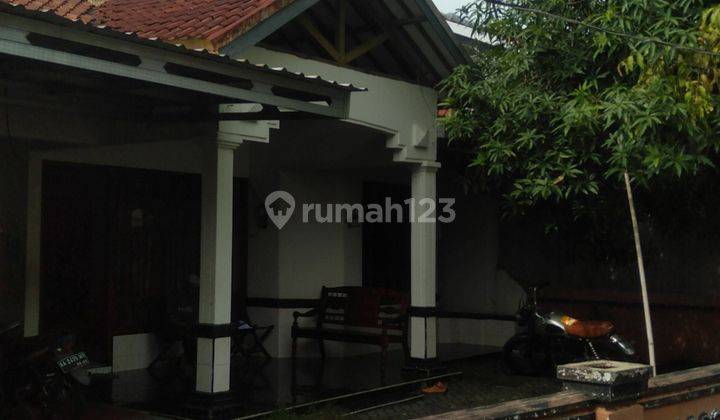 Rumah di Jl. Mustokoweni I tengah kota  2