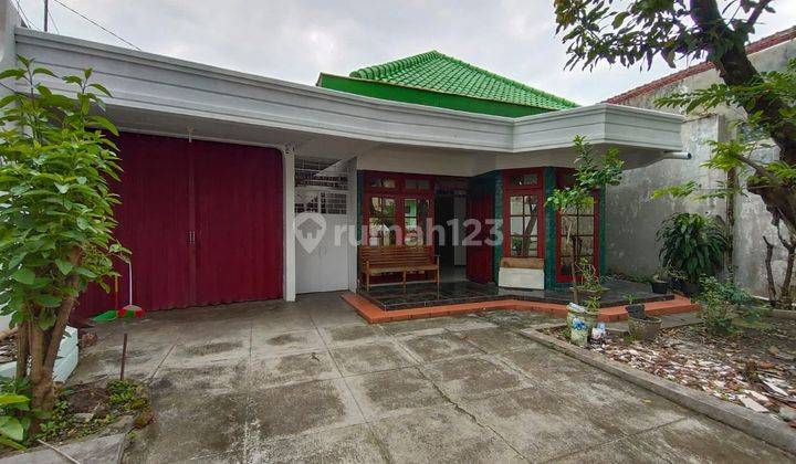 RUMAH BESAR HALAMAN BESAR DI TENGAH KOTA SOLO1,5 LANTAI  1