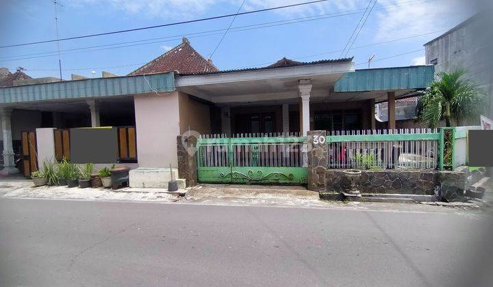 Rumah lama hitungan tanah di tengah kota 1