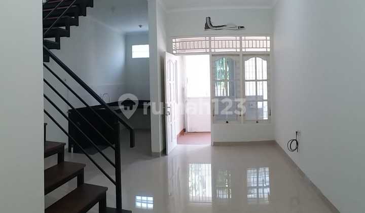 Rumah Minimalis 2 Lantai Baru Di Daerah Mojosongo, Kec. Jebres, Solo. 2