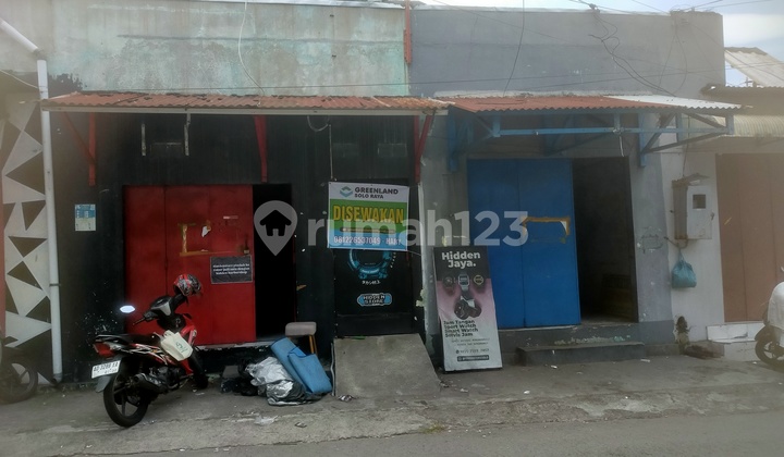 2 Kios Buildings Suitable for Business in Pasar Kliwon, Near Kustati Hospital, Solo. 2 Kios Buildings Suitable for Business in Pasar Kliwon, Near Kustati Hospital, Solo.