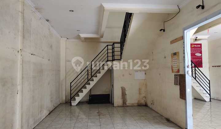 Two-Story Klodran Shop House on Adi Sumarmo Street, Solo