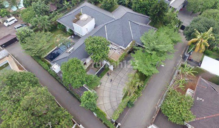 Rumah Dengan Kolam Renang Dan Taman Luas Di Kemang Jakarta Selatan 2