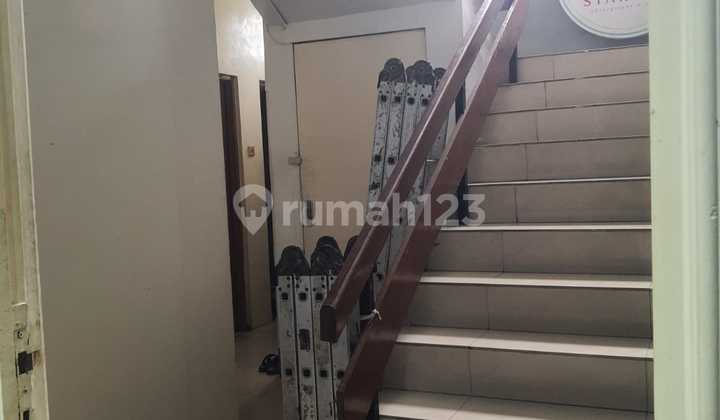 For Quick Sale: Biak Raya Shop House with Restaurant Business + Photo Studio, Land Area 75M2 (5×15), 4 Floors, Semi-Furnished, Central Jakarta. 2