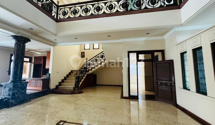 Rumah Pakuwon Indah Menghadap langsung PTC Mall 2