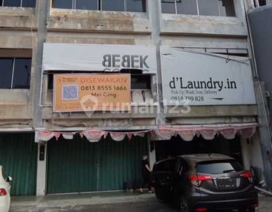 For Immediate Lease, 3-Unit Shophouse Row in Pangeran Jayakarta, Central Jakarta