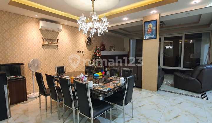 For Sale Luxurious and Homey 3-Story House in Grisenda PIK 2