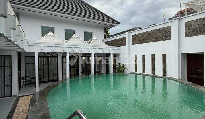 Dijual Rumah Mewah American Classic di Menteng