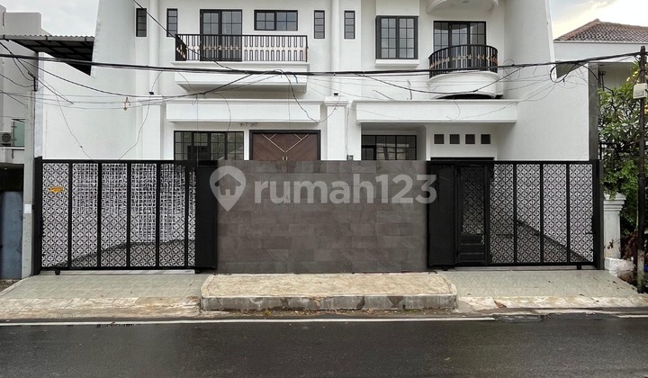 Dijual Rumah Brand New Classic di Tomang, Grogol Petamburan dekat Central Park Dijual Rumah Brand New Classic di Tomang, Grogol Petamburan dekat Central Park