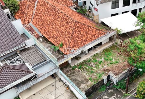 Old House for Sale, Land Included, in Menteng Old House for Sale, Land Included, in Menteng