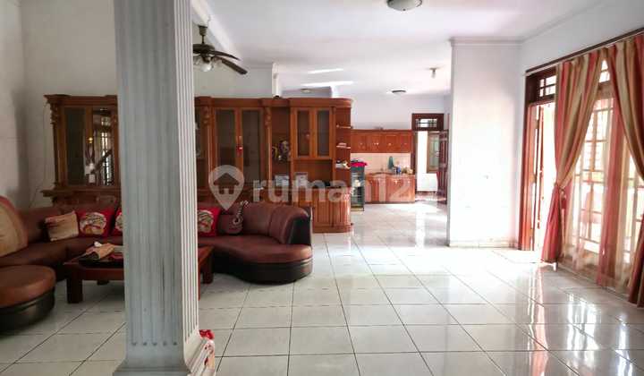 For Sale, Ready-to-Occupy House on Lingkar Duren Sawit Street, East Jakarta