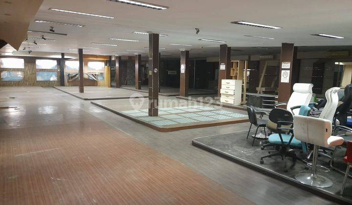 Dijual disewakan Gedung Di Jalan Pramuka Jakarta Pusat 1