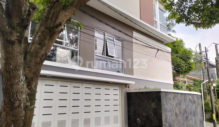Rumah baru 2 lantai, minimalis modern, cantik, hoek, Lok Cigadung  2
