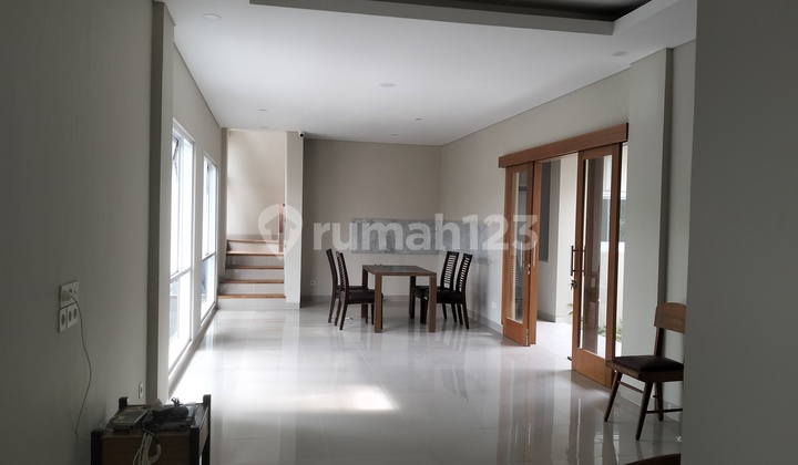 Rumah baru 2 lantai, minimalis modern, cantik, hoek, Lok Cigadung Rumah baru 2 lantai, minimalis modern, cantik, hoek, Lok Cigadung