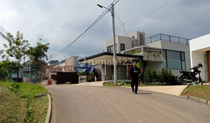 Rumah Baru Asri Mewah di Dago Atas View Bandung Kota  1