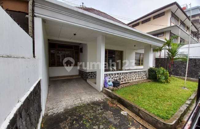 Jarang Ada Rumah Belanda Sayap Riau Strategis di Kota Bandung Jarang Ada Rumah Belanda Sayap Riau Strategis di Kota Bandung