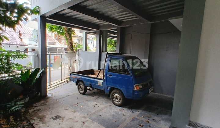 Let's Negotiate! House Just a Step Away from Cimahi City Hall in the City Center Let's Negotiate! House Just a Step Away from Cimahi City Hall in the City Center