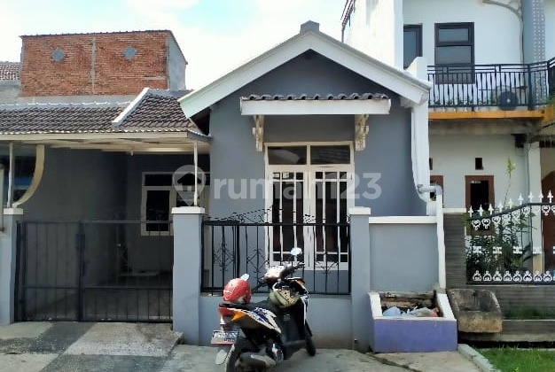 Ready-to-Occupy House in Cipageran, North Cimahi