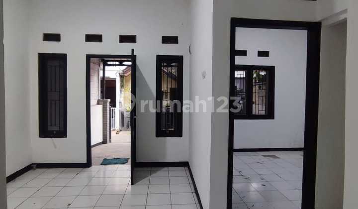 Rare Find! Move-in Ready House for Sale Near Padasuka Fly Over, Cimahi 2