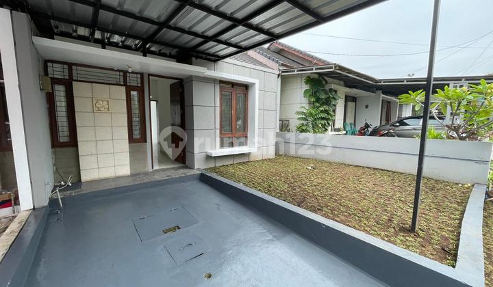 Ready-to-Occupy House in an Elite Complex in North Cimahi