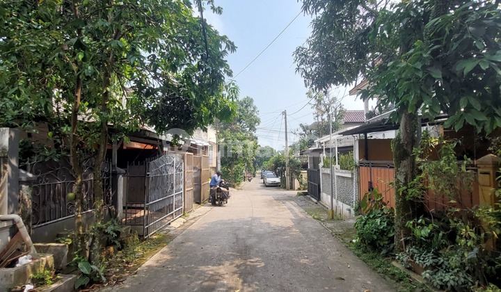 Strategic! House for Sale One Step to Borma Permata Cimahi 2