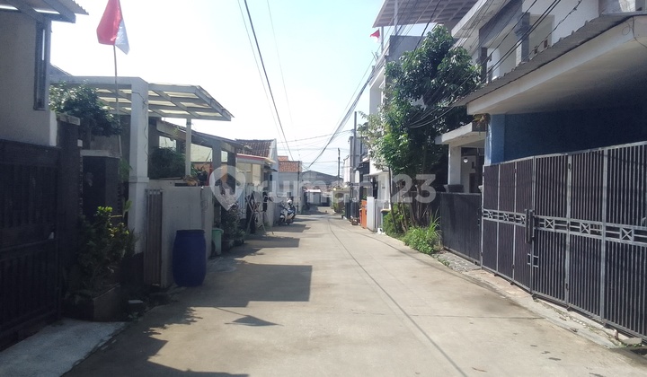 tampak depan dijual bu 300 jutaan rumah
