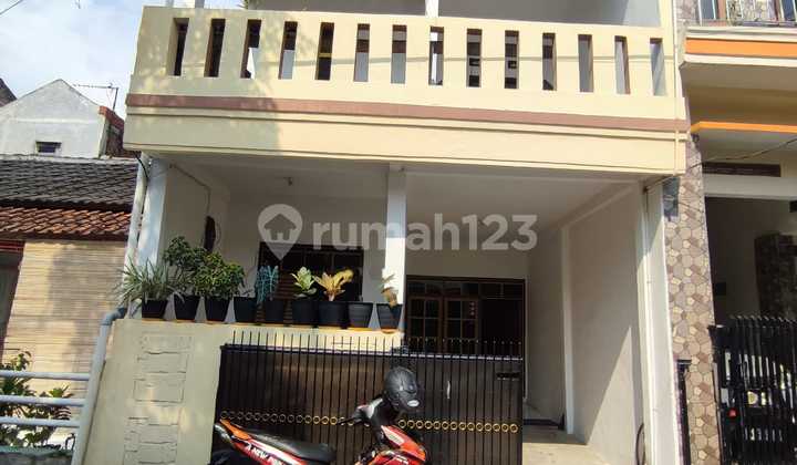 Banting Harga BU Cepat! Dijual Rumah 2,5 Lantai Margaasih Permai
