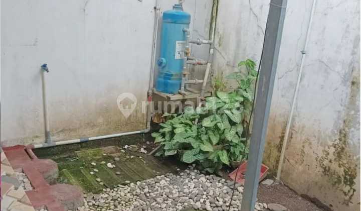 For Sale House in a Complex in Cihampelas Kbb, Well-Maintained &amp; Tidy 2