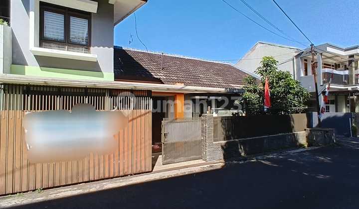 FOR SALE READY-TO-OCCUPY HOUSE AT ATTRACTIVE PRICE IN GUNUNG BATU PASTEUR
