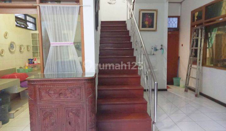 Rumah Lingkungan Asri Semi Furnish di Taman Holis Indah Hook  2