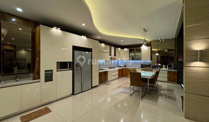 Rumah Lux Premium Full Furnish di Kota Baru Parahyangan Bandung 1