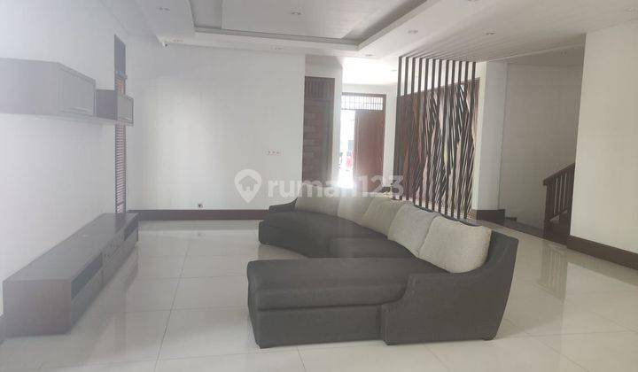 Disewakan Rumah With Pool Full Furnish di Kota Baru Parahyangan 2