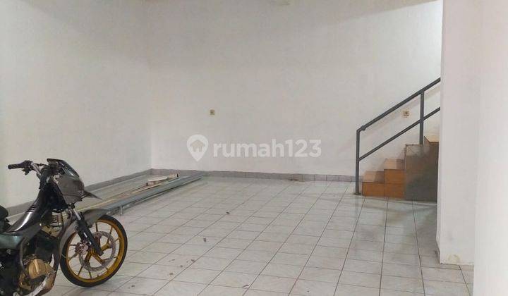 Disewakan Rumah 2,5 Lantai Strategis di Ciateul Bandung Kota 2