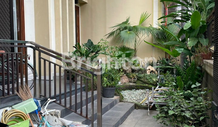 RUMAH DHARMAHUSADA MAS SURABAYA ROW JALAN 4 MOBIL MASIH TERAWAT 2
