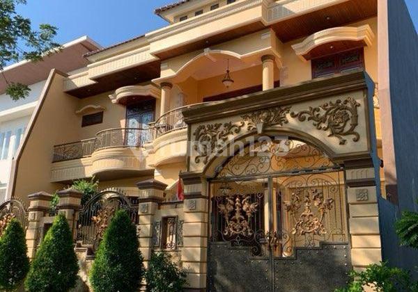 Rumah Classic Pakuwon City Villa Royal Surabaya