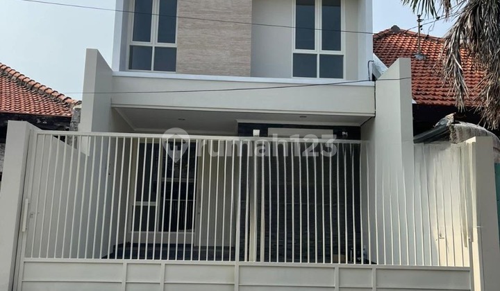 RUMAH BARU MINIMALIS MANYAR TIRTOASRI DEKAT PETRA SURABAYA