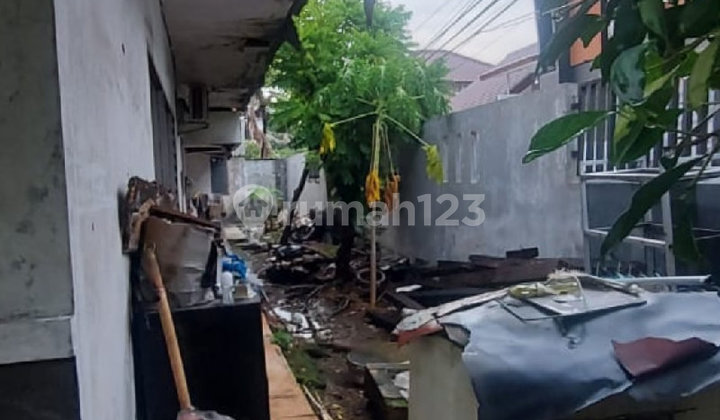 Old House Hook Eligible for Mortgage in Premium Location Cempaka Putih 2