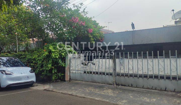 Rumah Gandaria Jakarta Selatan Hadap Barat SHM 1