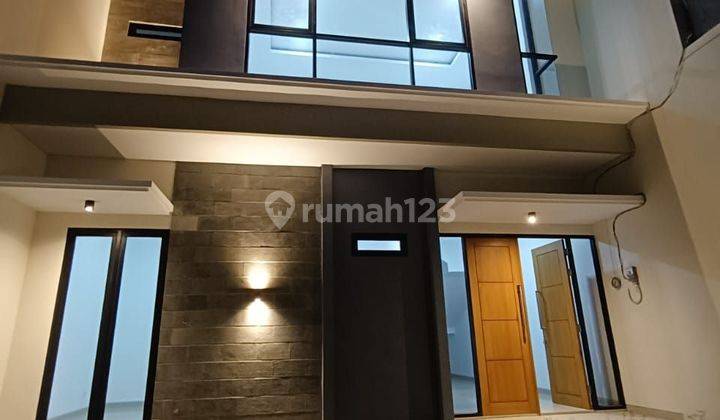 Rumah Minimalis Tengah Kota Manyar Rejo 1