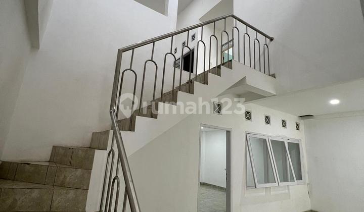Rumah 2 Lantai Sudah Renovasi Perumahan di Tanah Baru, Depok Rumah 2 Lantai Sudah Renovasi Perumahan di Tanah Baru, Depok