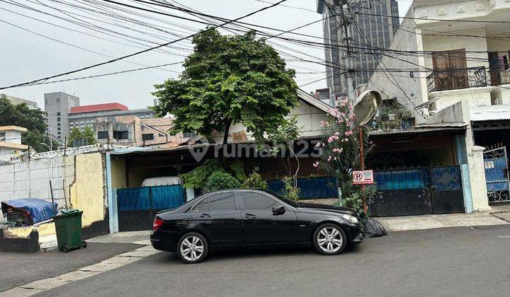 Rumah 1 Lantai di Menteng Dibawah Harga Pasar Dekat Monas  1