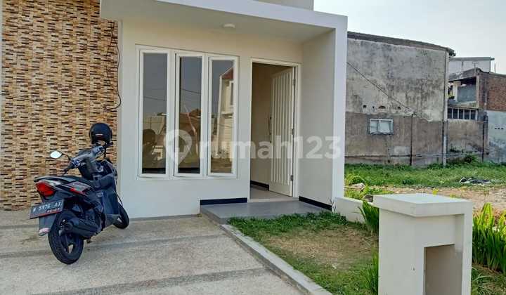 New minimalist house with an elegant design in the city center at an economical price. 2