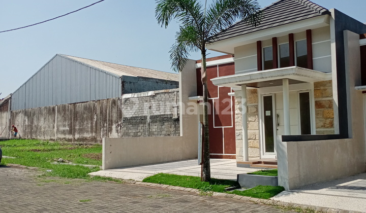 New ready-to-occupy house, promotional price, cheap, located at zero street. 2