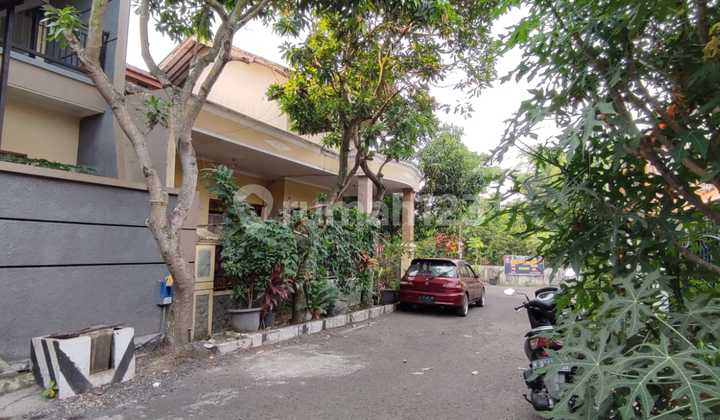 Rumah 2 lantai  di Sulfat , SHM lokasi bagus tengah kota  2