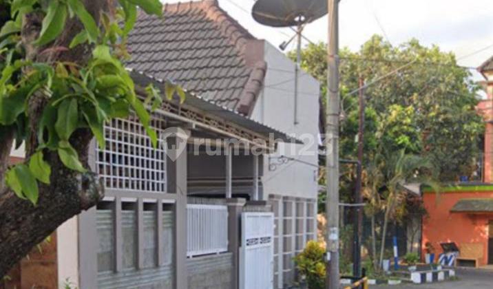 Rumah hadap timur bagus garasi muat 2 mobil di Sulfat 2