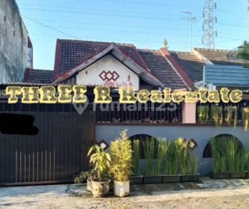 Rumah besar dekat sekolah Hwa Ind di Borobudur Rumah besar dekat sekolah Hwa Ind di Borobudur