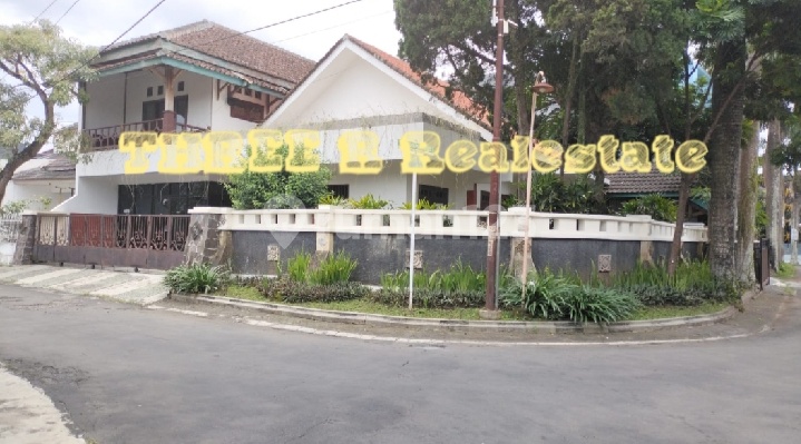 Rumah besar bagus di Sawojajar cocok untuk dibuat kantor