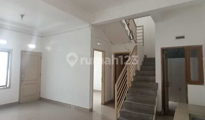 A nice 2-story boarding house located near many campuses.