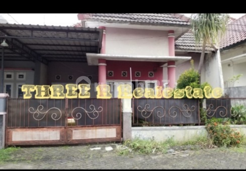 Rumah dgn tanah luas ada sisa tanah luas di belakang Rumah dgn tanah luas ada sisa tanah luas di belakang