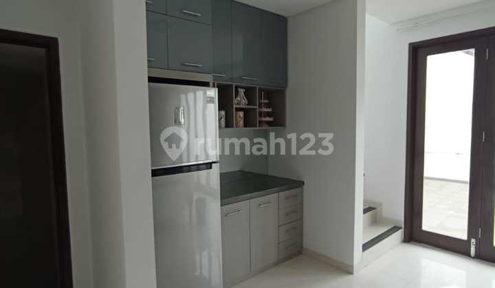 Rumah mewah di Permata Jingga boulevard tingkat 2 lantai  2